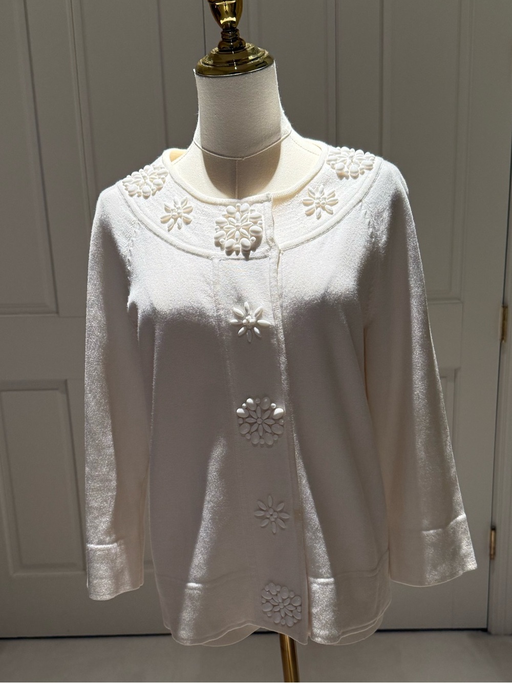Jones New York Signature White Embellished Cardigan Sweater Medium Floral Button